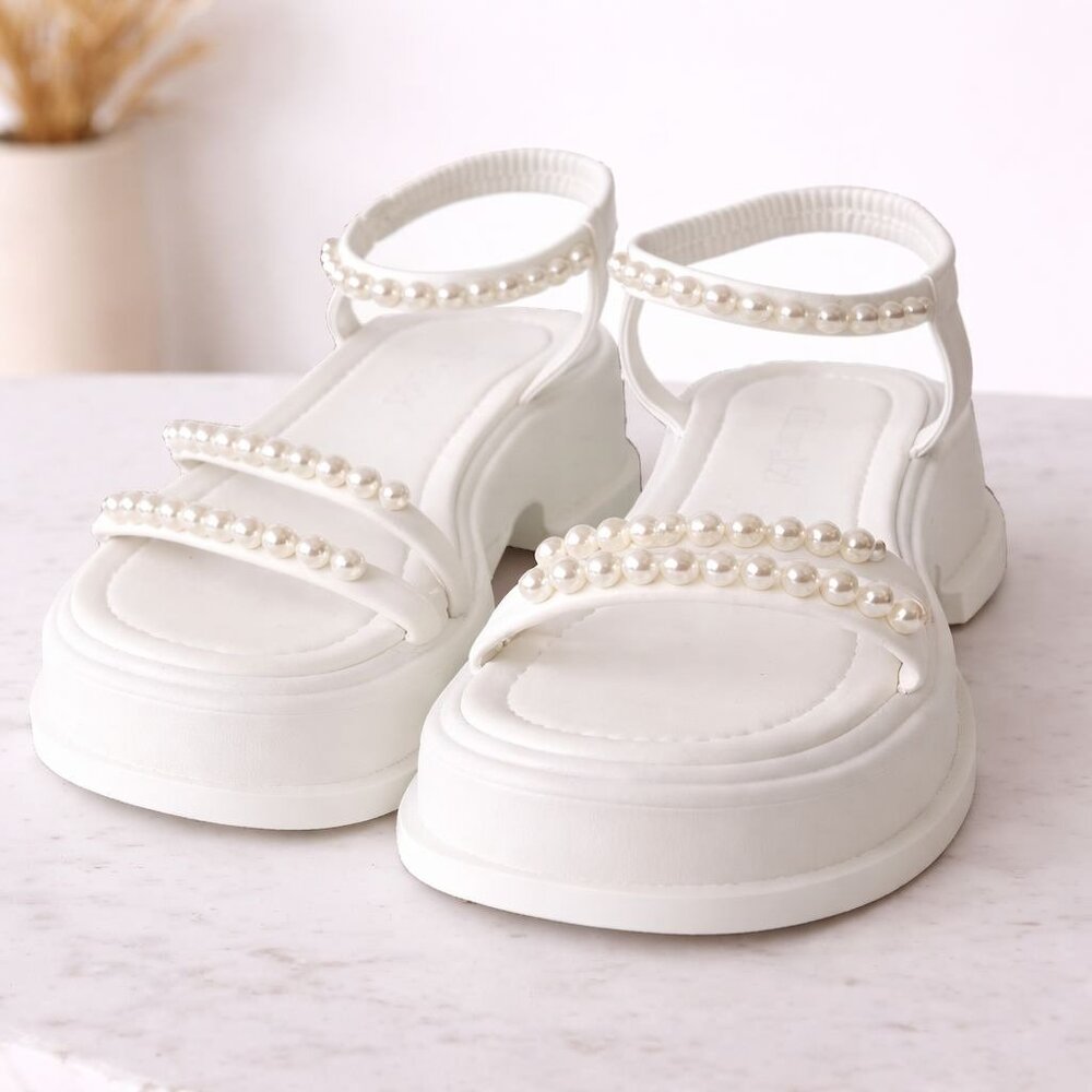 White Platform Sandals Pearl Embellished Straps Size 9 Chunky Summer Shoes